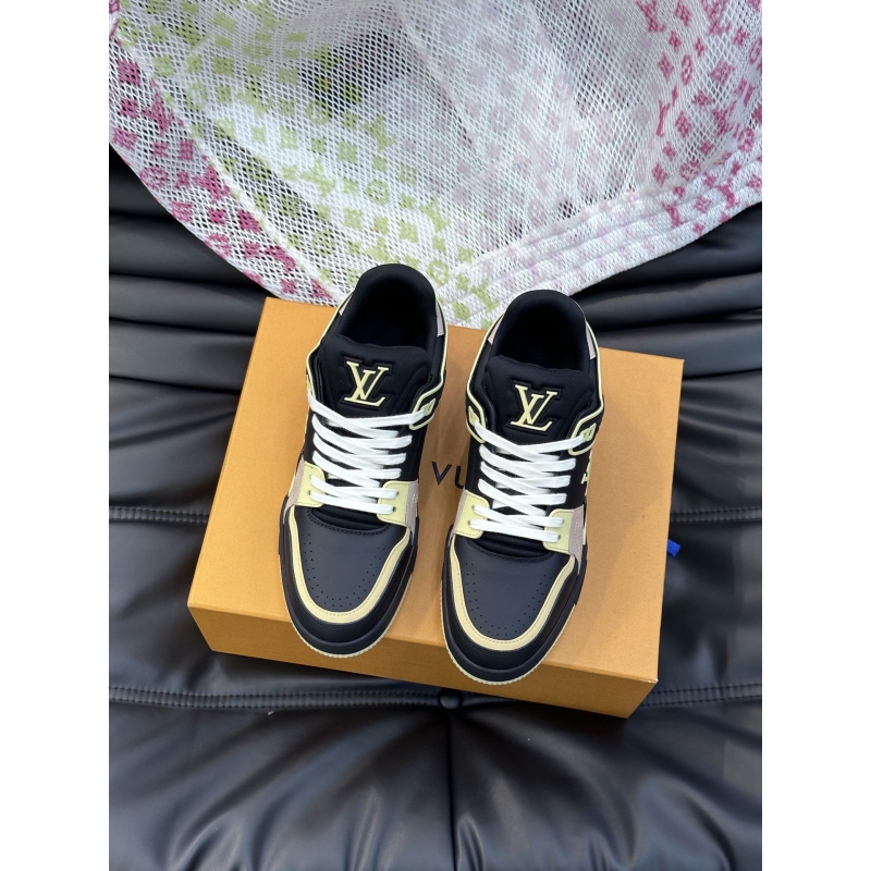 l**is V*t*n sneakers